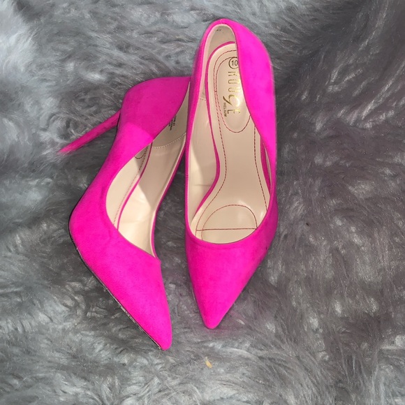 pink pumps - Picture 1 of 2